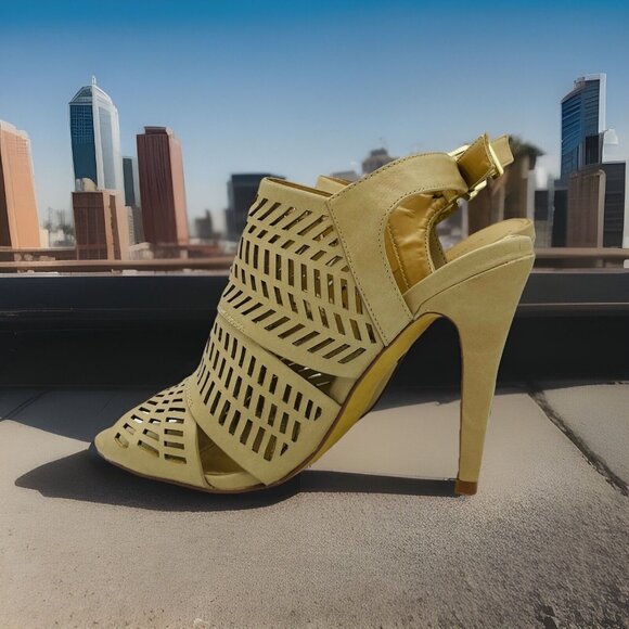 Express Shoes Womens Size 6.5 Tan Beige Heels Bootie Stiletto Ankle Strap Buckle - Picture 2 of 10